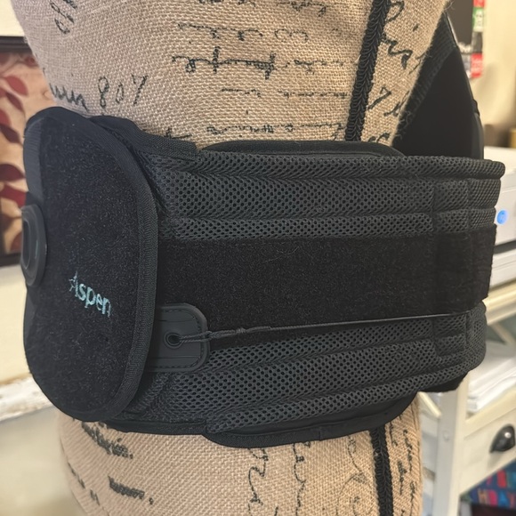 Like new, Aspen Horizon 2 piece, adjustable(in so many ways) back brace. - Picture 9 of 16